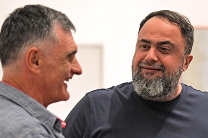 Ευτυχισμένοι άνθρωποι, ευτυχισμένες οικογένειες